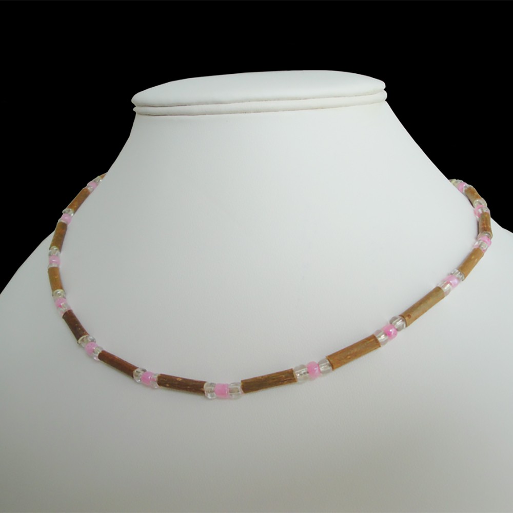 Collier perles bois naturel et fil rose poudré
